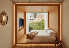 Room, 1 Katil Raja (King), Park View