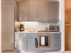 Réfrigérateur, micro-ondes, four, lave-vaisselle