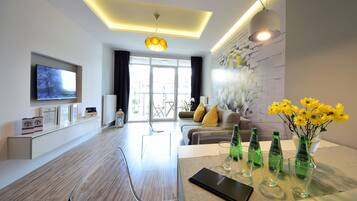 Apartment (Karmelovy) | Wohnzimmer | 40-Zoll-Flachbildfernseher mit Digitalempfang, Fernseher