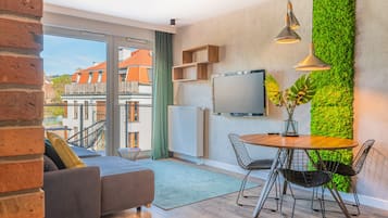 Superior-Apartment (Kalifornia) | Wohnbereich | 40-Zoll-Flachbildfernseher mit Digitalempfang, Fernseher