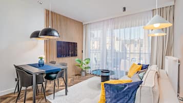 Apartment (Słoneczny) | Living room | 40-inch flat-screen TV with digital channels, TV