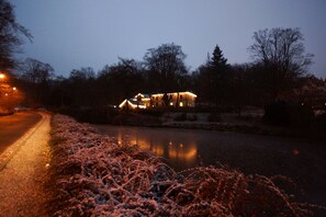 Façade de l’hébergement - soirée/nuit