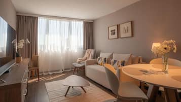 Suíte | Roupas de cama premium, frigobar, cofres nos quartos, escrivaninha