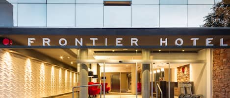 Pintu masuk properti