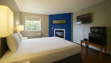 Superior Suite, 1 King Bed (Deluxe Executive Suite) | Free WiFi, bed sheets