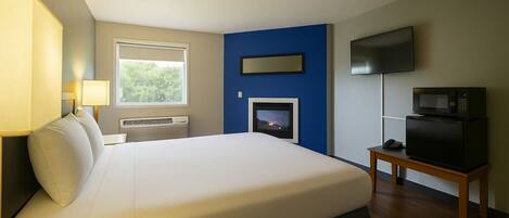 Superior Suite, 1 King Bed (Deluxe Executive Suite) | Free WiFi, bed sheets