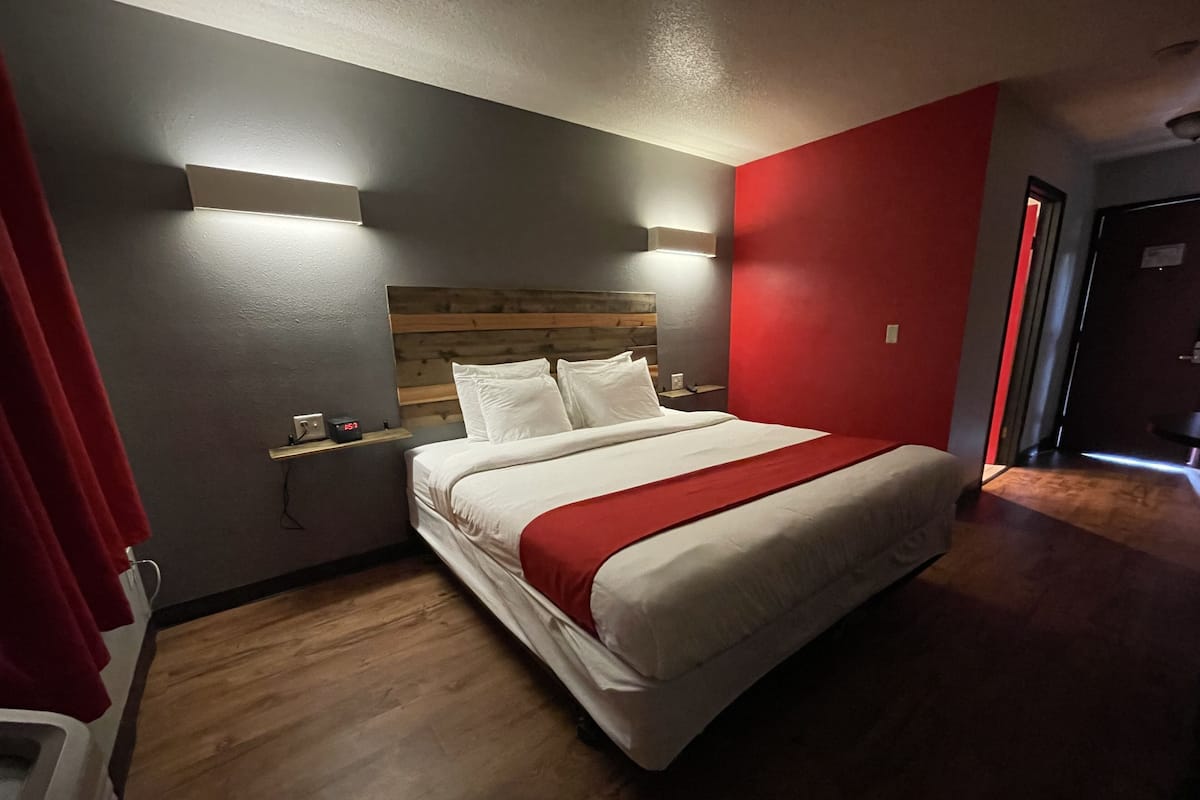 Free WiFi, bed sheets