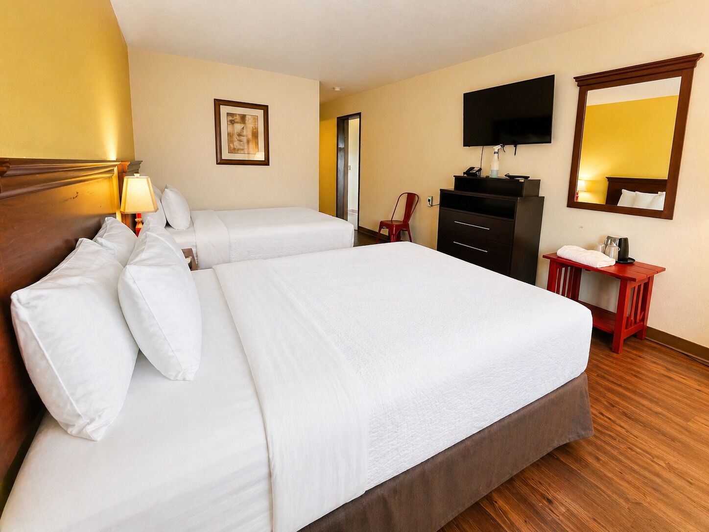 Habitación Deluxe, varias camas (Family Suite) | Wifi gratis y ropa de cama