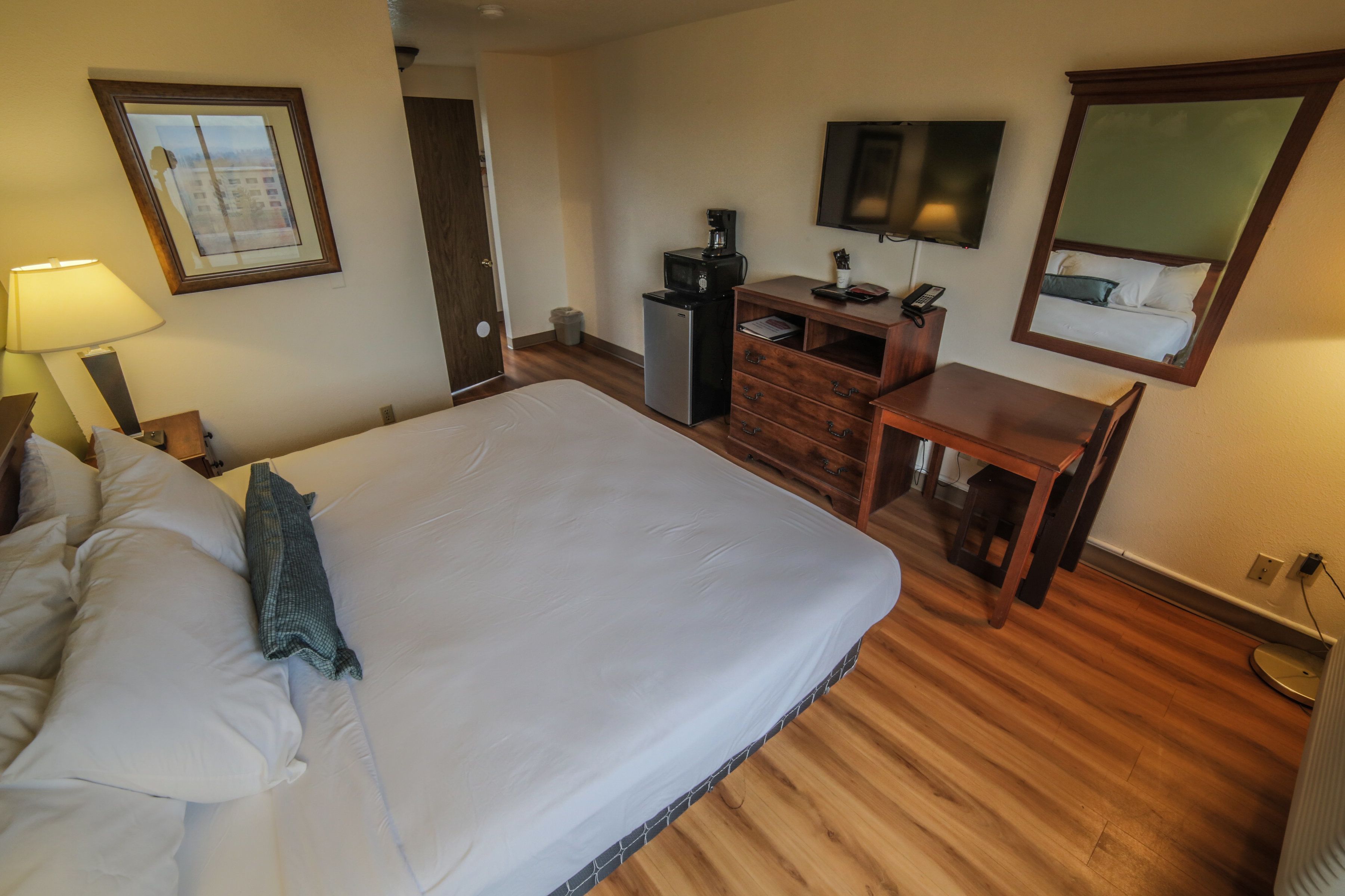 Habitación estándar, 1 cama King size (King ADA) | Wifi gratis y ropa de cama 