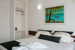 房內夾萬、書桌、遮光窗簾/窗簾、免費 Wi-Fi