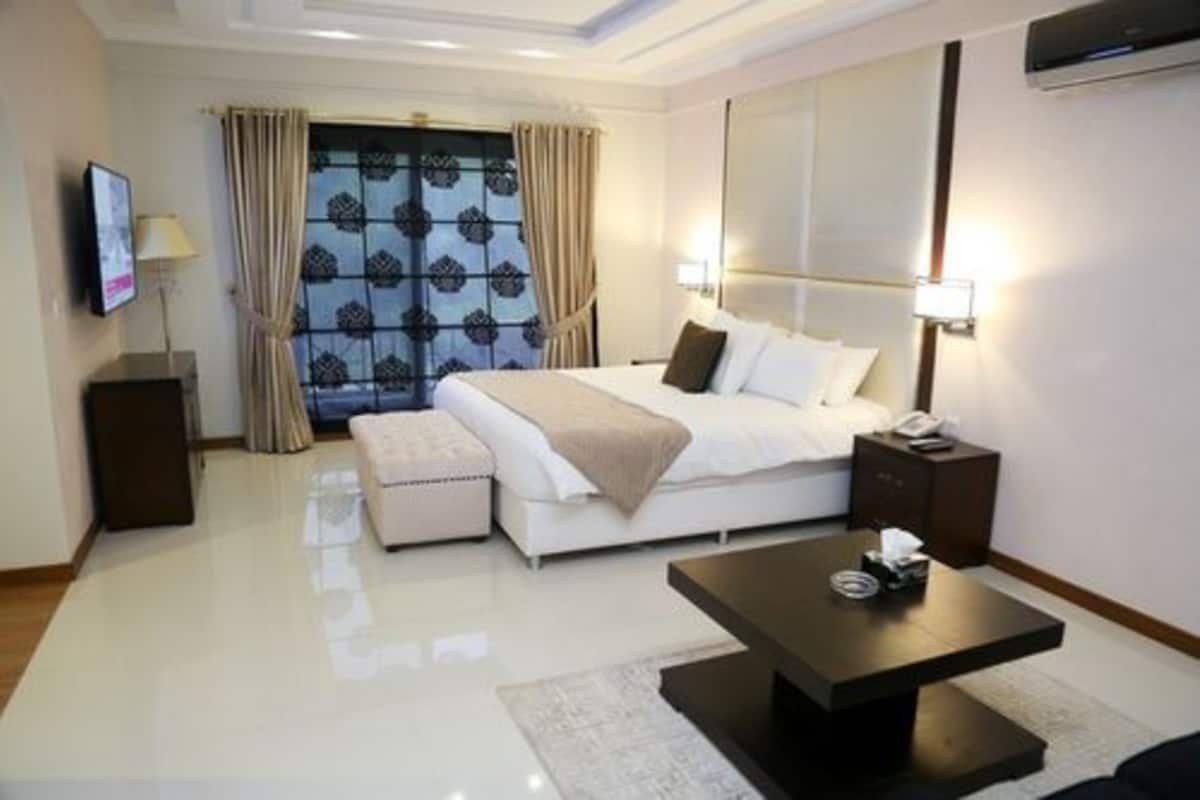 Standard Room | Meja, langsir/tirai gelap terus, kalis bunyi, seterika/papan seterika