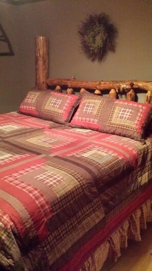 1 bedroom, premium bedding, iron/ironing board, free WiFi - Deer Mountain Lodge & Wilderness Resort (Milan)