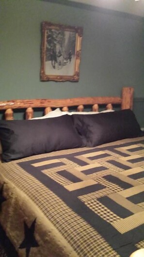 1 dormitori, roba de llit d'alta qualitat i planxa i posts de planxar 