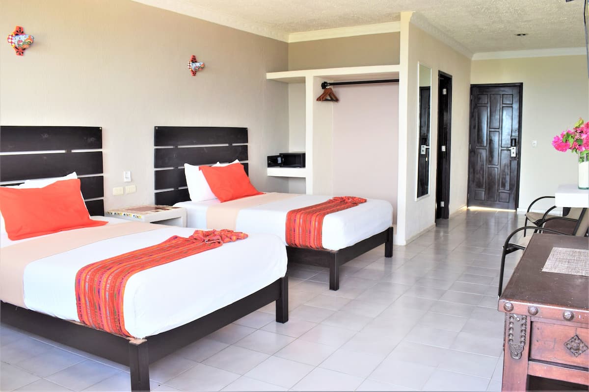 In-room safe, desk, bed sheets