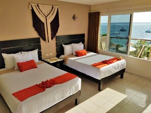 Habitación Deluxe, vista al mar | In-room safe, desk, bed sheets - Hacienda Morelos Beach Front Hotel (Puerto Morelos)