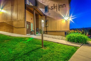 2 Bedroom, 2 Bathroom 325