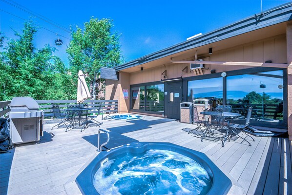 2 Bedroom, 2 Bathroom 325 | Outdoor spa tub