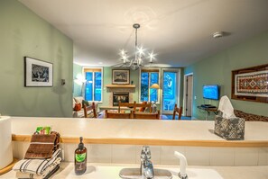 Appartamento, 2 camere da letto | 1 camera, biancheria da letto di alta qualità, ferro/asse da stiro