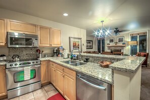 Camera | Cucina privata | Frigorifero, microonde, macchina per tè/caffè