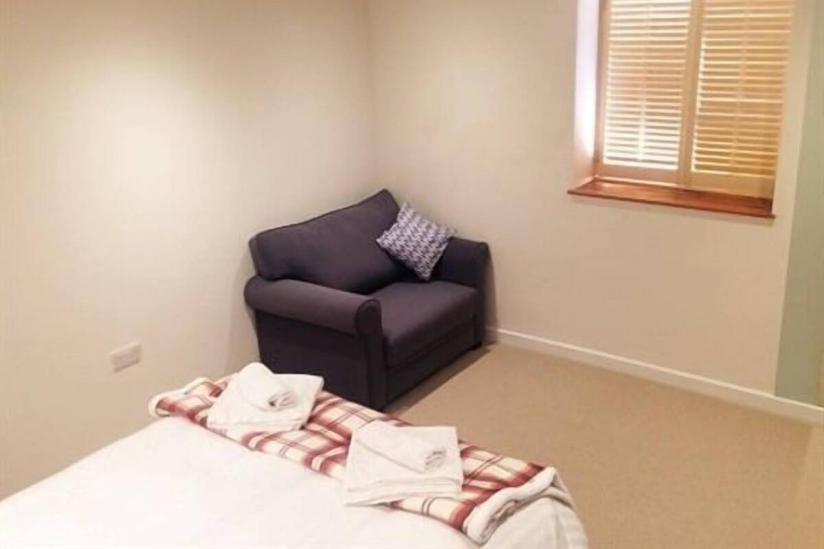 Double Room, Ensuite (With Shower) | In-room safe, WiFi (free)