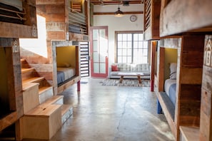 Dormitorio condiviso Basic | Ferro/asse da stiro, Wi-Fi gratuito, lenzuola