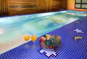 室內泳池、室外泳池