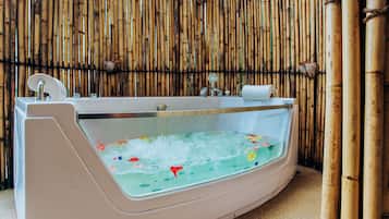 Deluxe Villa with Private Pool | Baignoire à jets