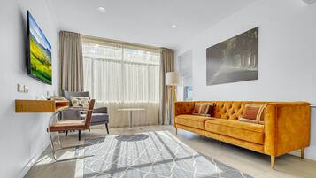 Deluxe Room | Living area