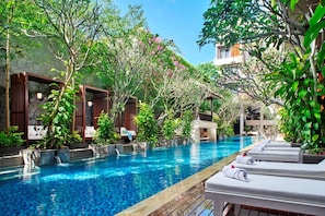 2 ulkouima-allasta avoinna 8.00–22.00, ilmaisia cabañoita