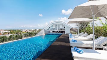 2 piscines extérieures, cabanons gratuits, parasols de plage