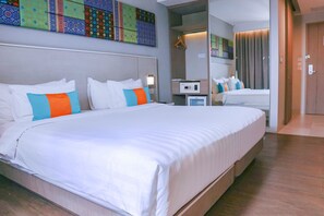 Deluxe Holywood | Minibar, in-room safe, desk, iron/ironing board - The 1O1 Palembang Rajawali (Palembang)