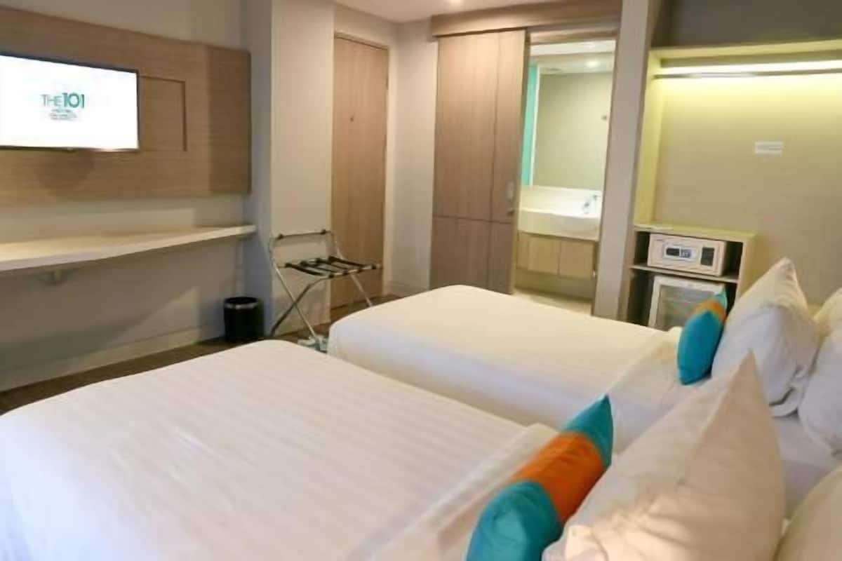 Minibar, safe på rommet, skrivebord og strykejern/-brett