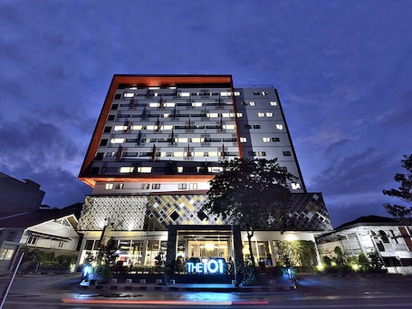 Exterior. The 1O1 Palembang Rajawali