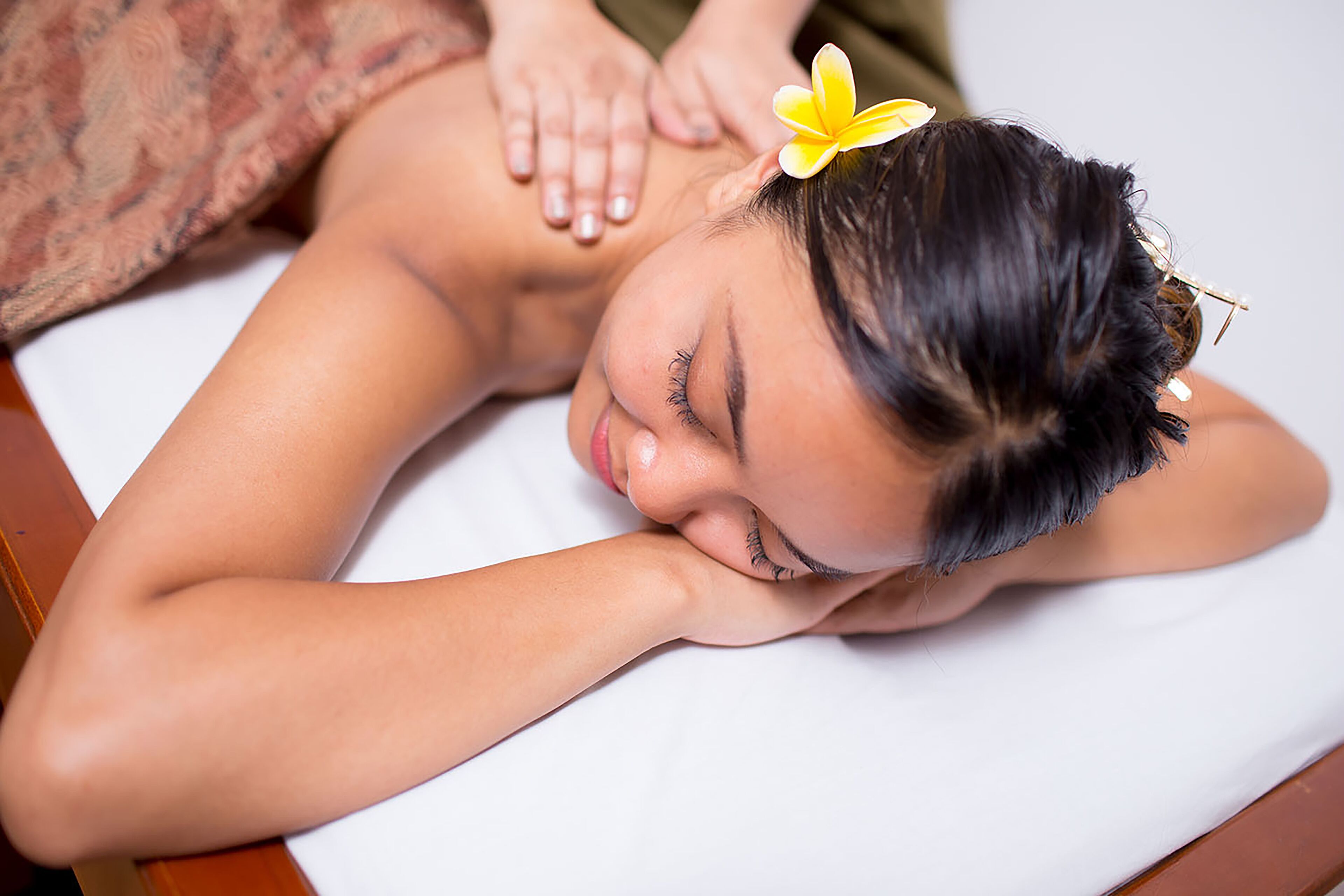 aromatherapy, facials, 1 treatment room