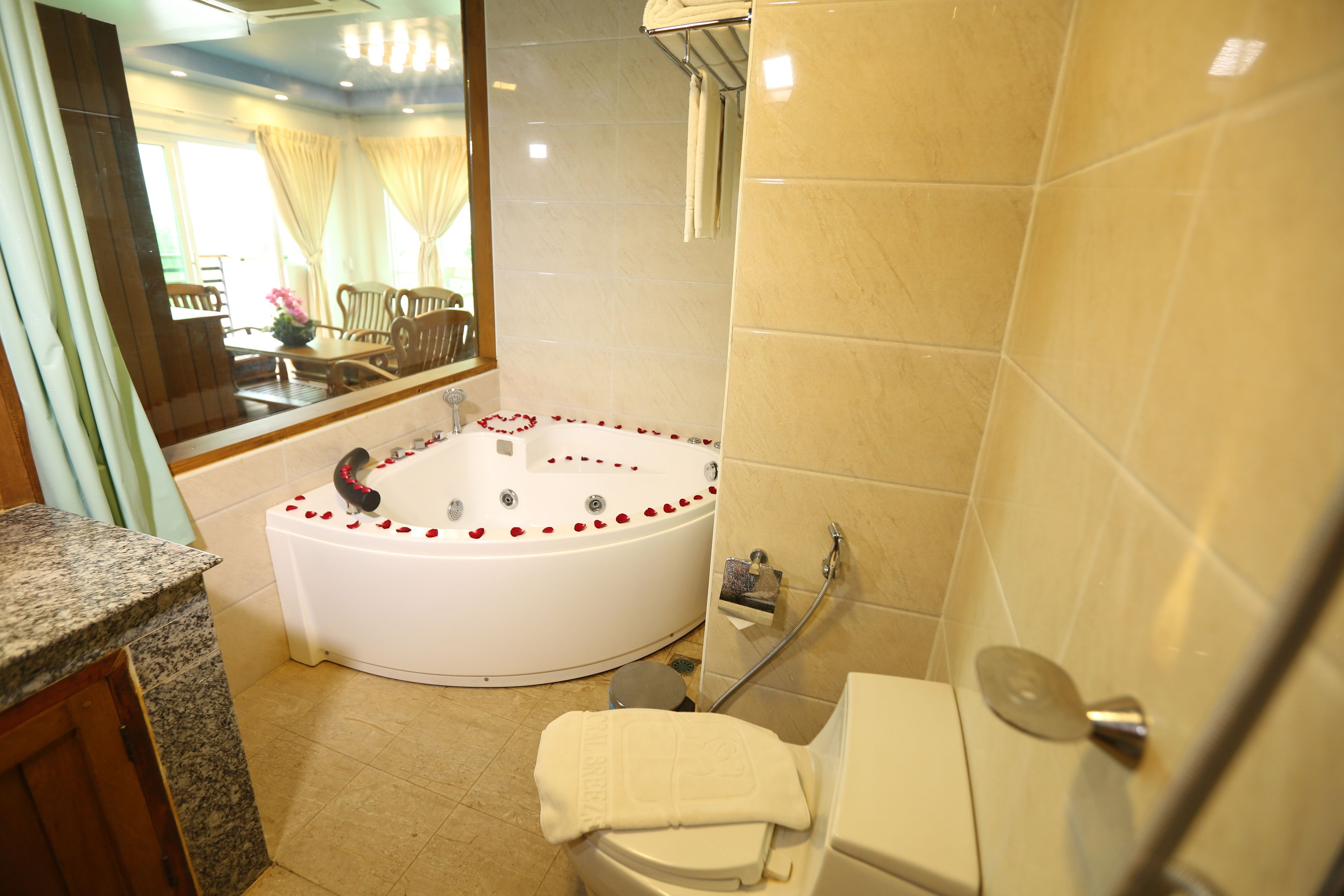 executive studio suite, river view | bathroom | free toiletries, hair dryer, bathrobes, slippers