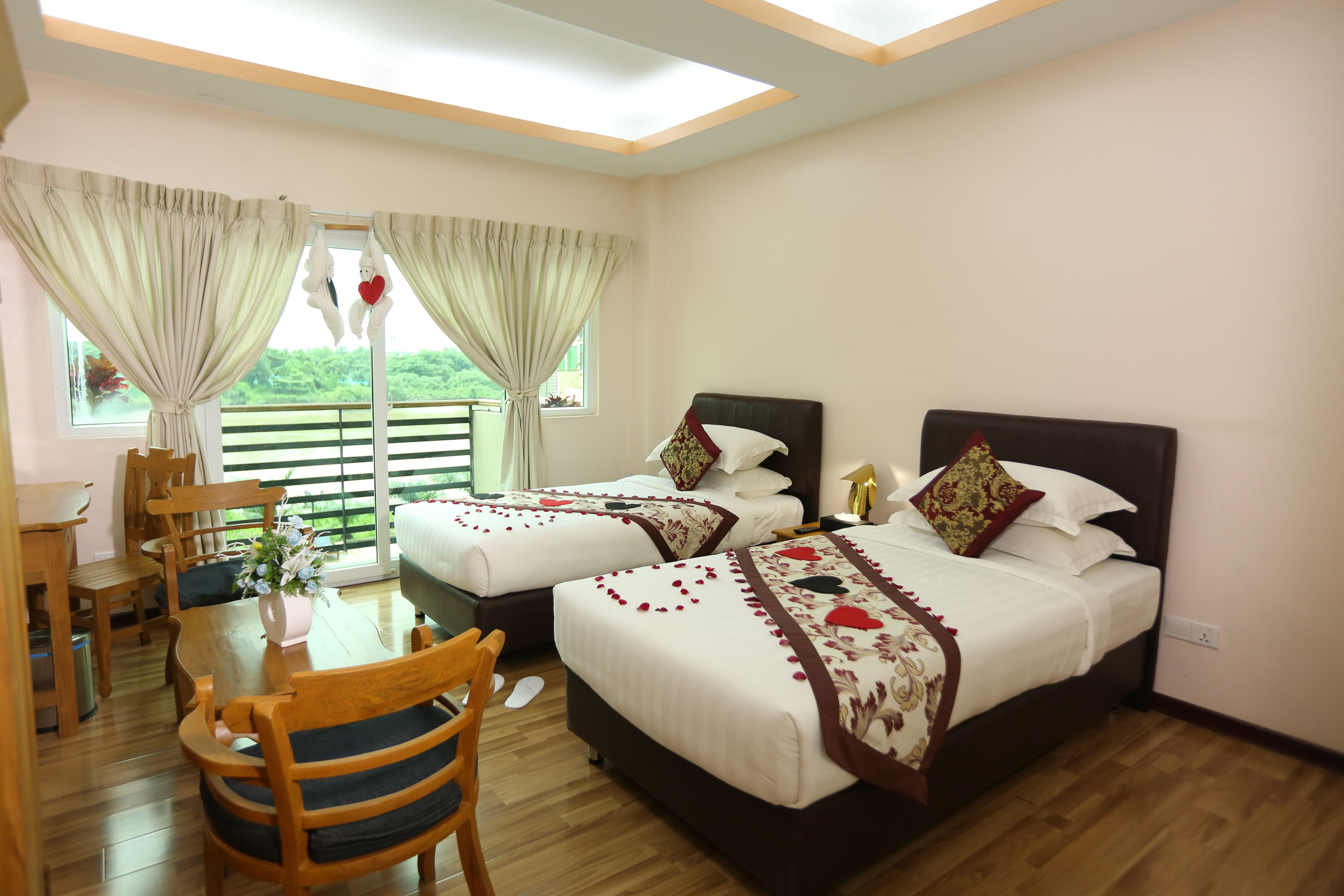 superior double or twin room, pool view | minibar, in-room safe, desk, blackout curtains