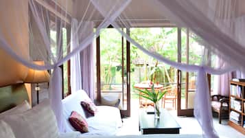 Familien-Suite, 2 Schlafzimmer, Kühlschrank, Gartenblick | 1 Schlafzimmer, Bettwäsche aus ägyptischer Baumwolle