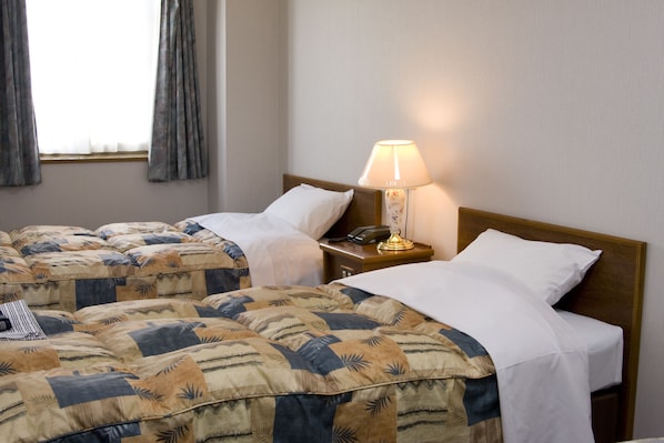 双床房 | 办公桌、免费 WiFi、床单