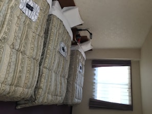 双床房 | 办公桌、免费 WiFi、床单