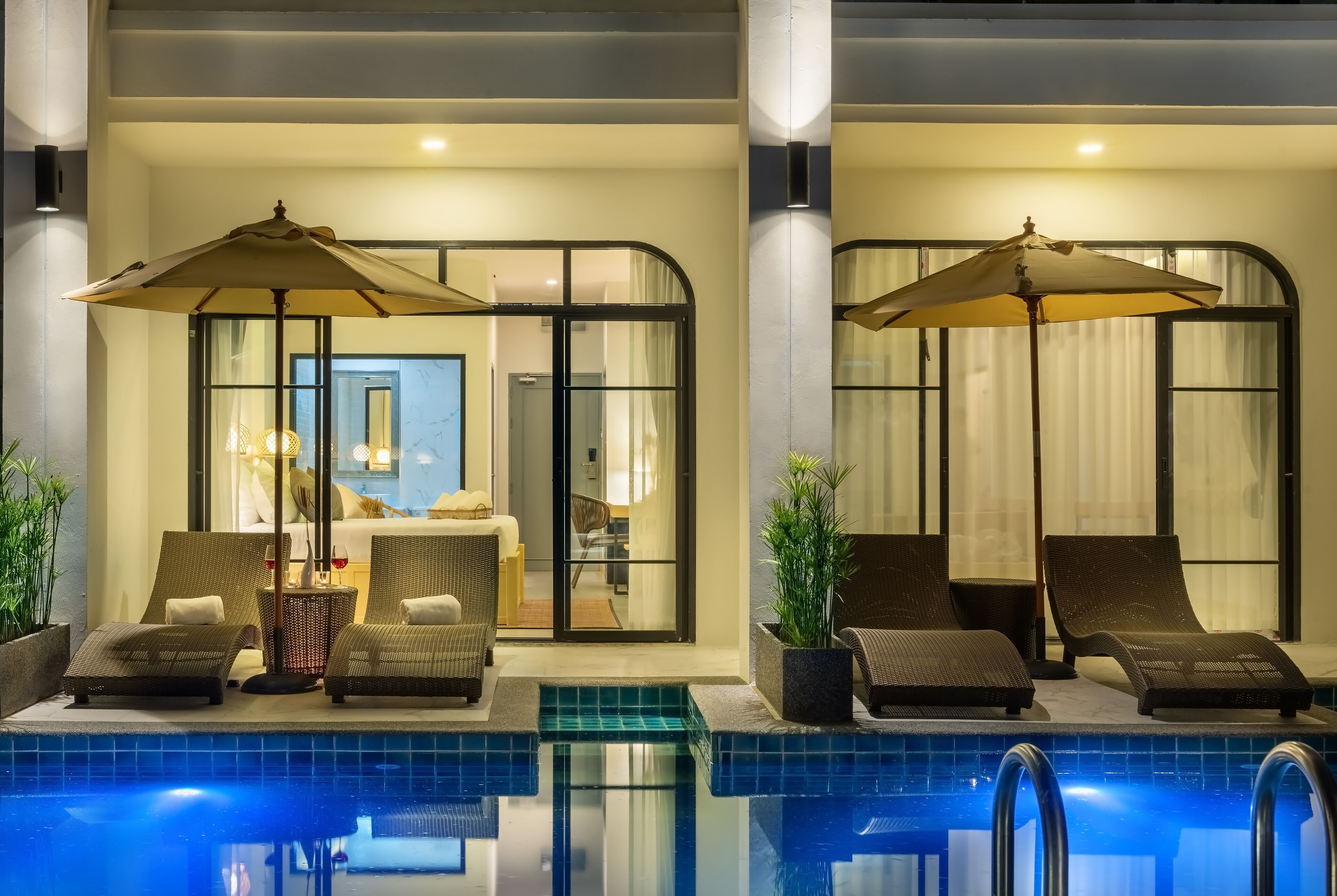 Deluxe Double Room, Pool Access | 迷你吧、客房内保险箱、遮光窗帘、免费 WiFi