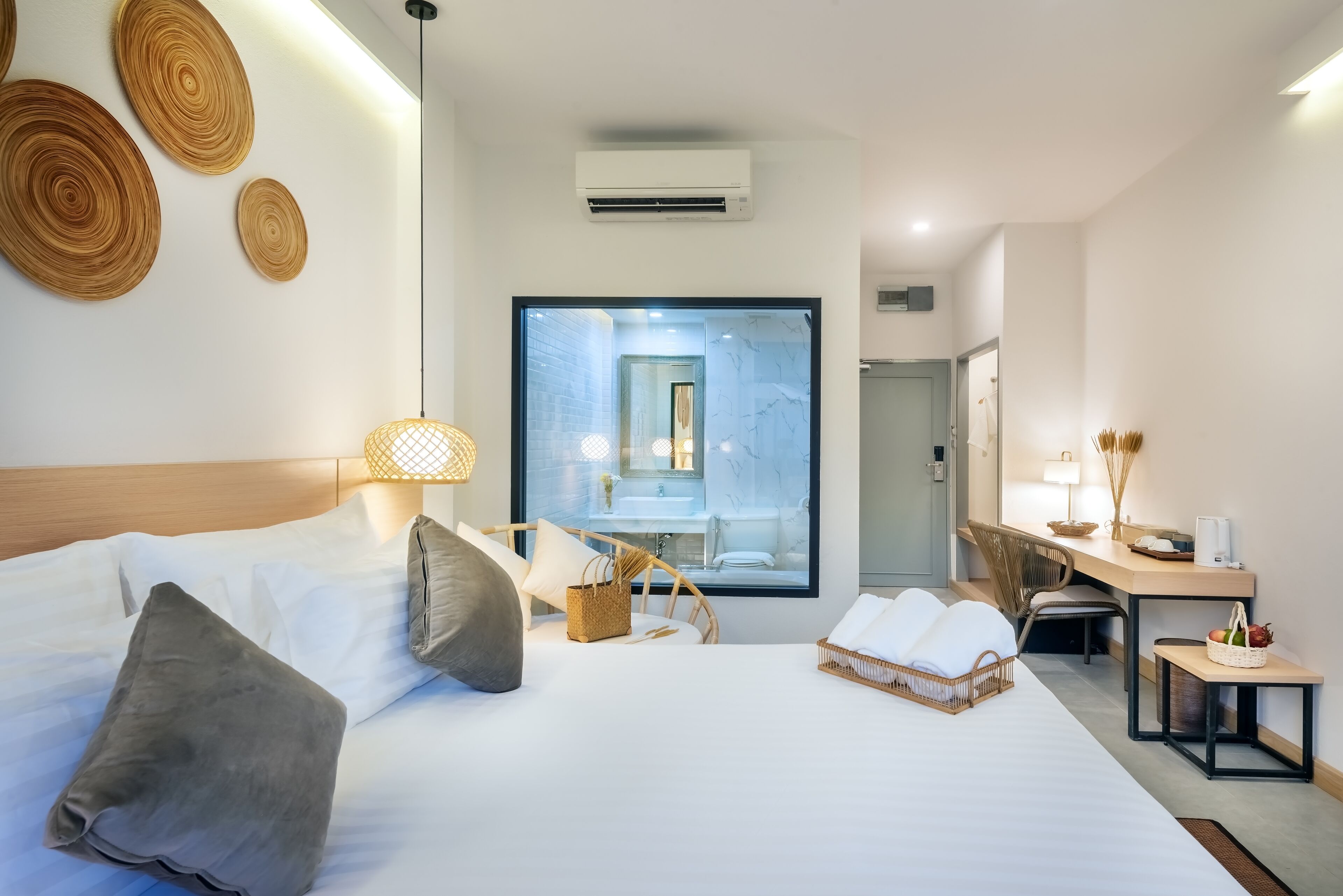 Deluxe Double Room, Pool Access | Minibar, Zimmersafe, Verdunkelungsvorhänge, kostenloses WLAN