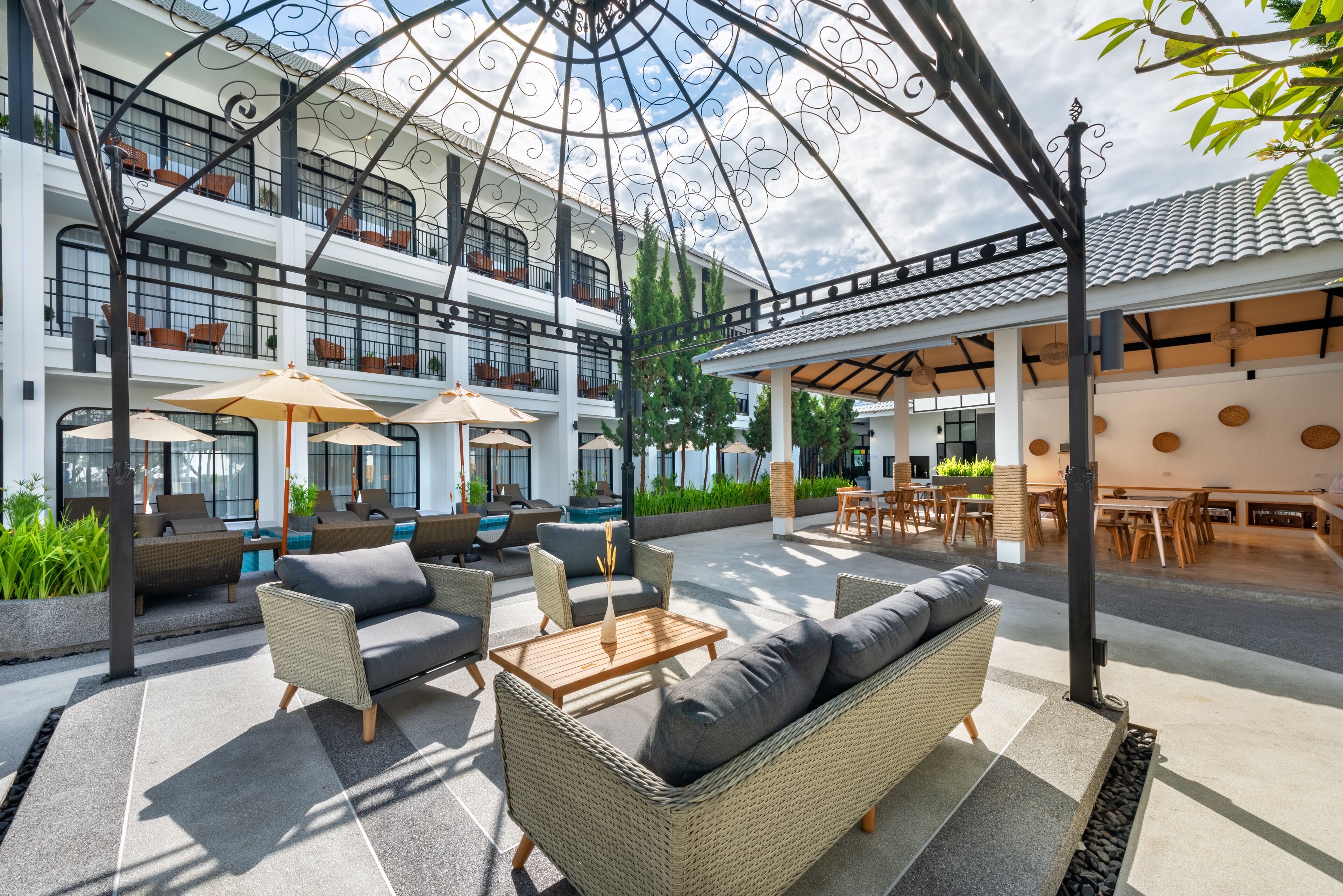 Phục vụ bữa sáng, bữa trưa, bữa tối, món Thái 