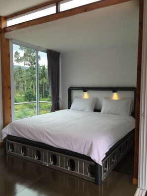 Baan Boom 1 | Hypo-allergenic bedding, desk, free WiFi, bed sheets - Baan Boom Boxes (Koh Samui)