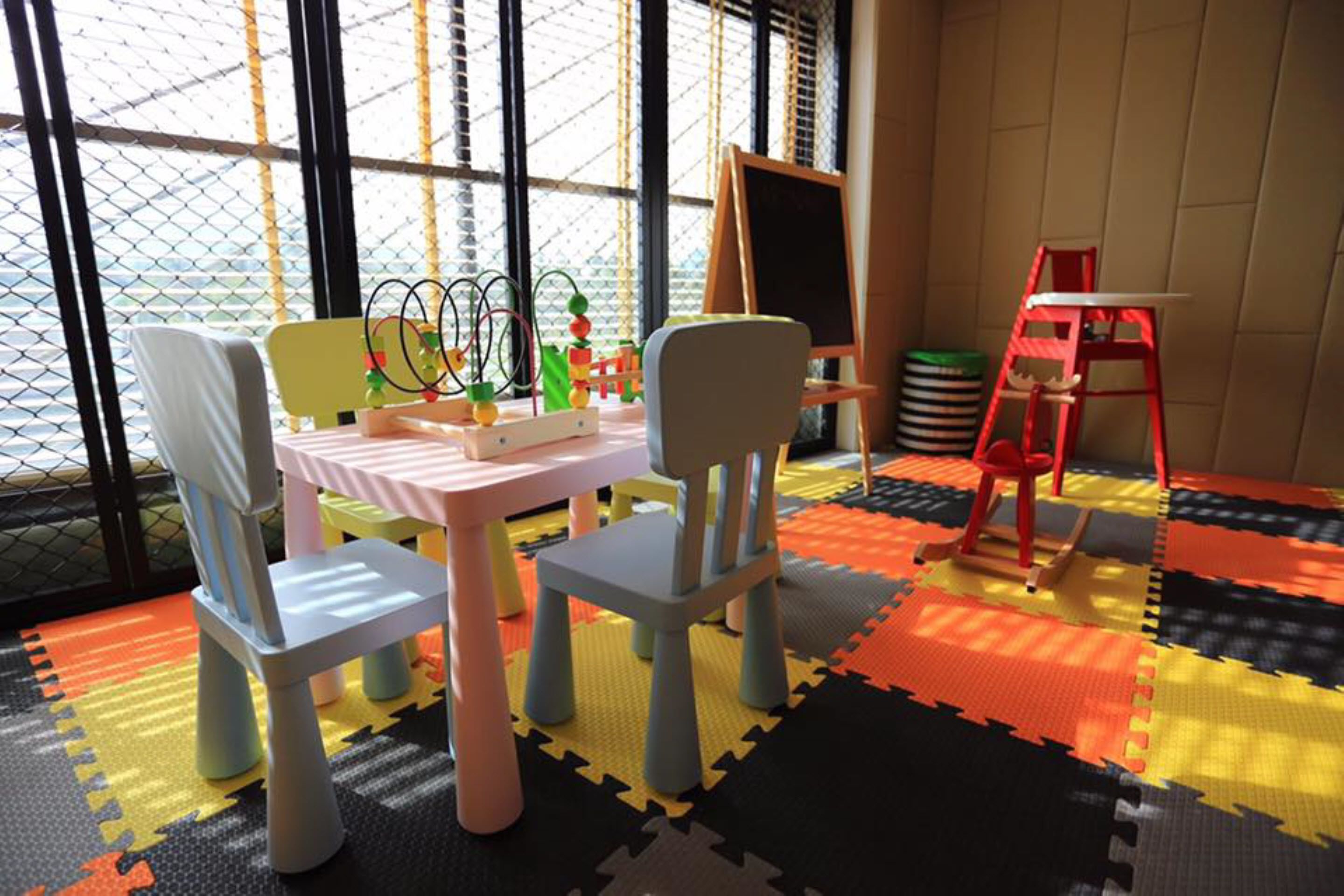 子供用の遊び場 - 屋内