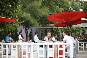 Breakfast, lunch, dinner served; international cuisine