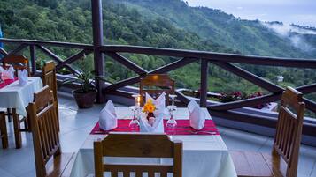 Breakfast, lunch, dinner served; international cuisine