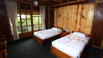 Deluxe Room | Desk, soundproofing, free cribs/infant beds