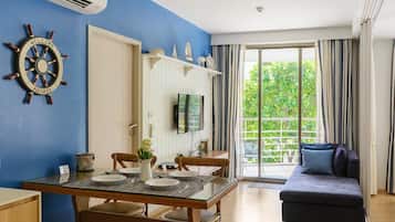 Apartment, 2 Bedrooms | In-room dining