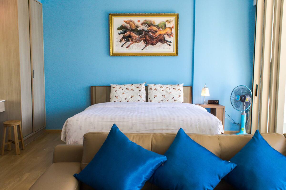Apartment, 1 Schlafzimmer | Verdunkelungsvorhänge, kostenloses WLAN, individuell dekoriert
