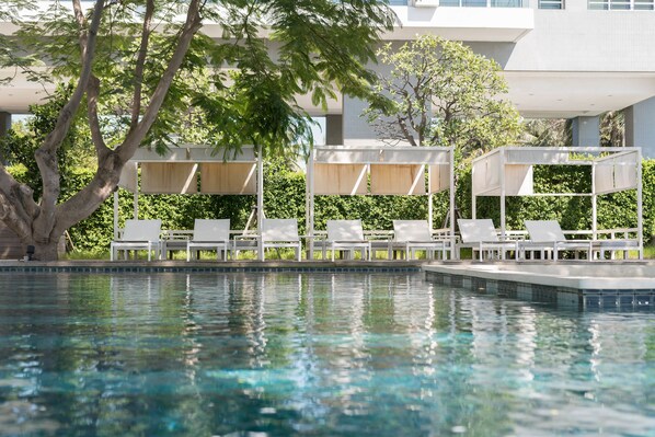 2 outdoor pools, free pool cabanas, pool loungers - Baan San Kraam By Favstay (Cha-am)